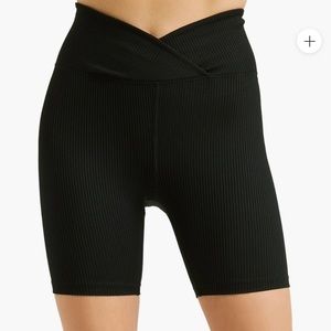 Ribbed v waist biker short